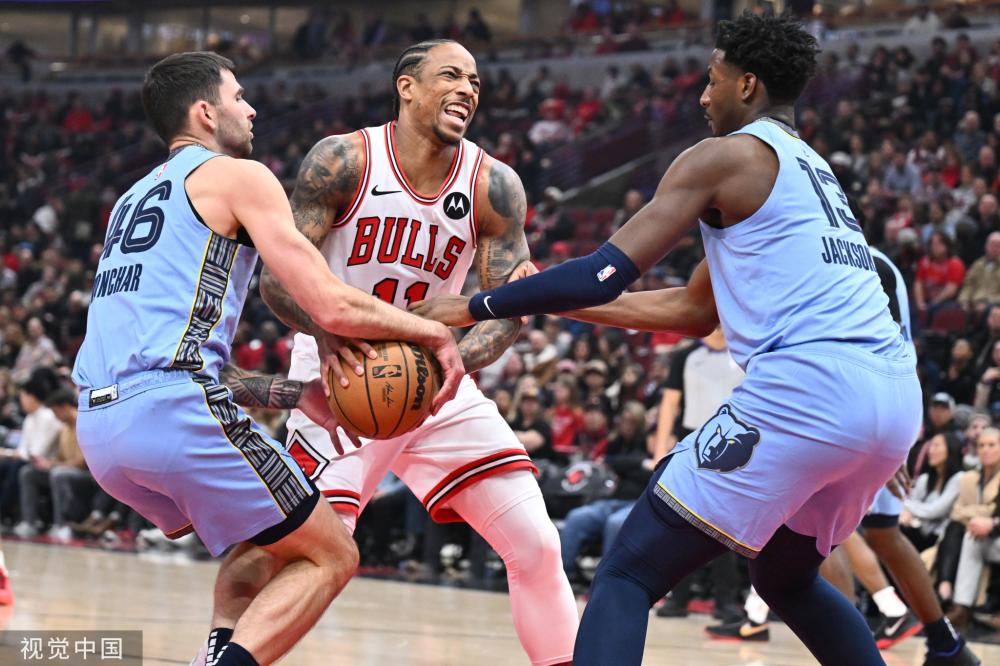 的进攻和坚 的进攻和坚